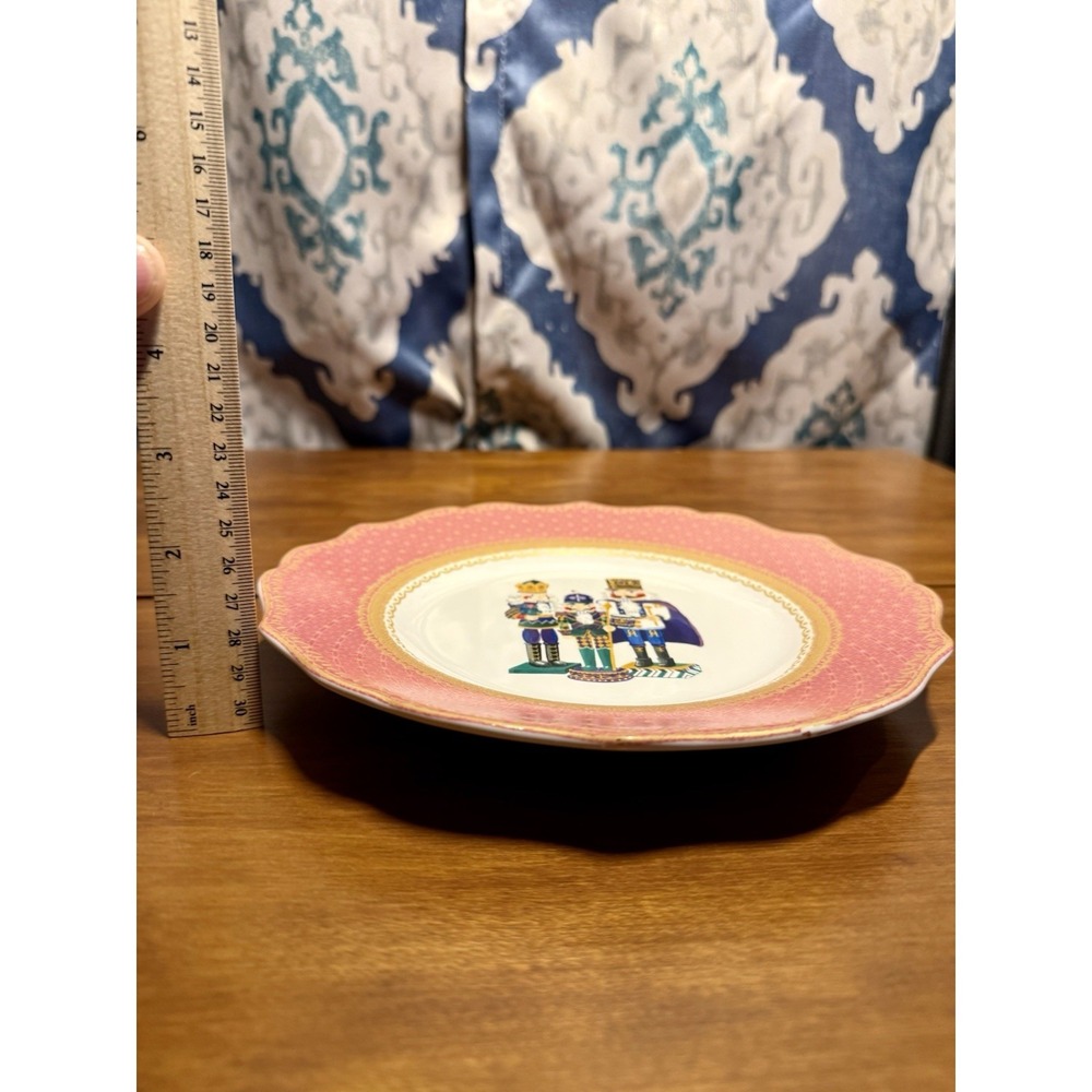 VTG Robert Stanley Home Collection Pink 2PC Christmas Nutcrackers Plates 8.8 in - Picture 14 of 14